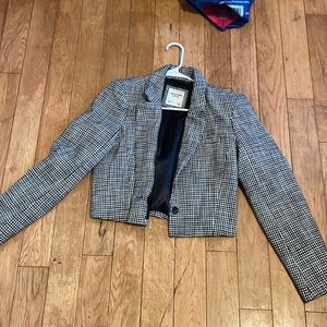 Cropped blazer from Abercrombie, lightly worn, almost new.